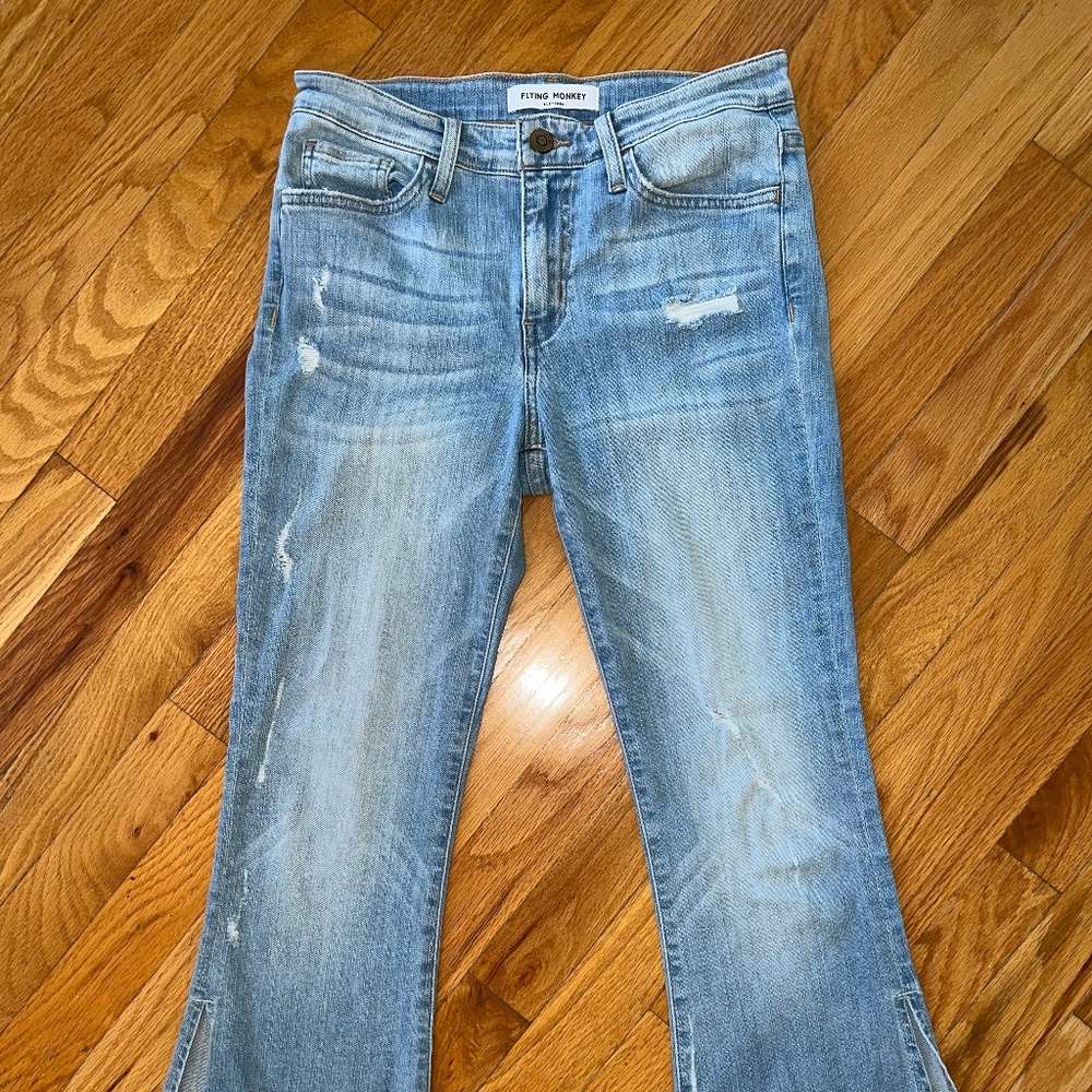 Flying Monkey Ankle Flare / Slit Lightwash Jeans
